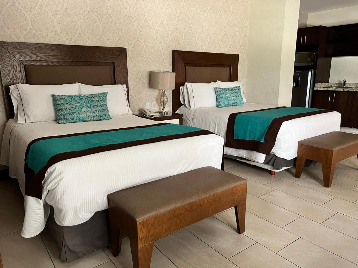 Aurea Hotel And Suites Сапопан Экстерьер фото