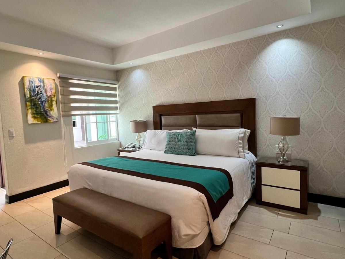 Aurea Hotel And Suites Сапопан Экстерьер фото